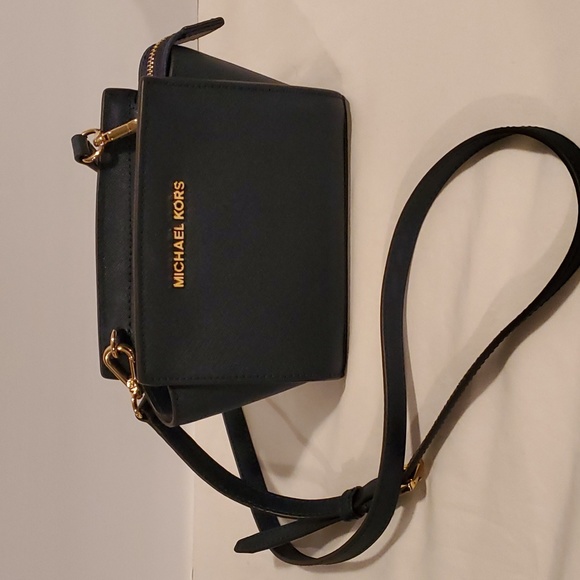 Michael Kors Handbags - Michael Kors Small Crossbody Navy Blue & Gold removable long strap
